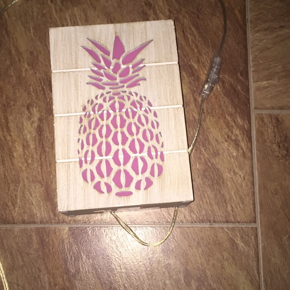 Pineapple light - Picture 1 of 3